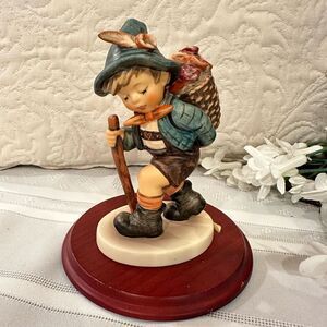 Hummel Goebel Flower Vendor #381 Boy With Basket Of Flowers Vintage 1971